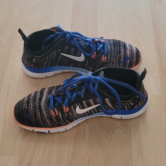 Nike Fly Knit - Size 6 - Picture 4 of 7